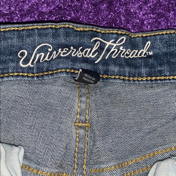 Universal Thread Capris - Picture 2 of 4